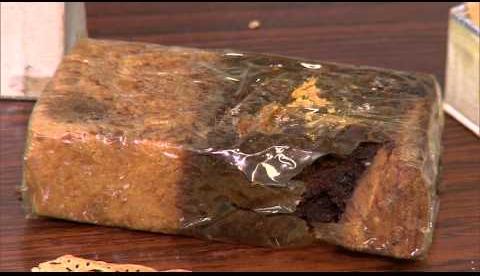 Royal Enthusiast Acquires Queen Elizabeth’s Wedding Cake Slice