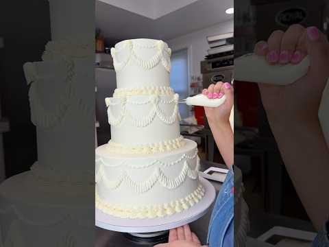 Vintage-Style Wedding Cakes Make a Nostalgic Comeback