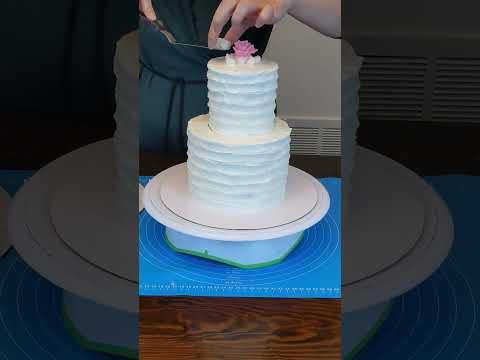 Bride’s Wedding Cake Disaster Turns into Memorable Wedding Story