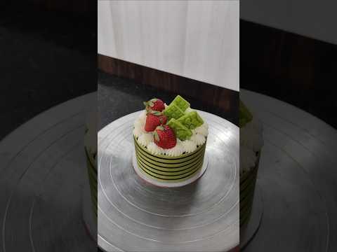 Innovative Mini Easter Cakes Elevate Holiday Dessert Tradition