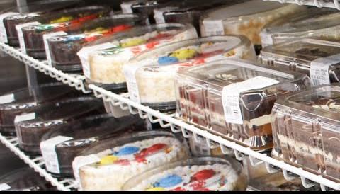 Costco’s Traditional Cake Ordering Charms Members Amid Digital Age