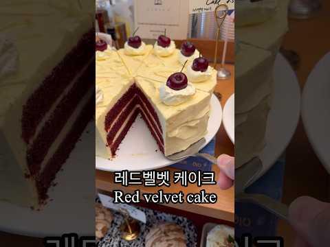 Hotels in Seoul Offer Festive Year-End Cakes for Every Budget